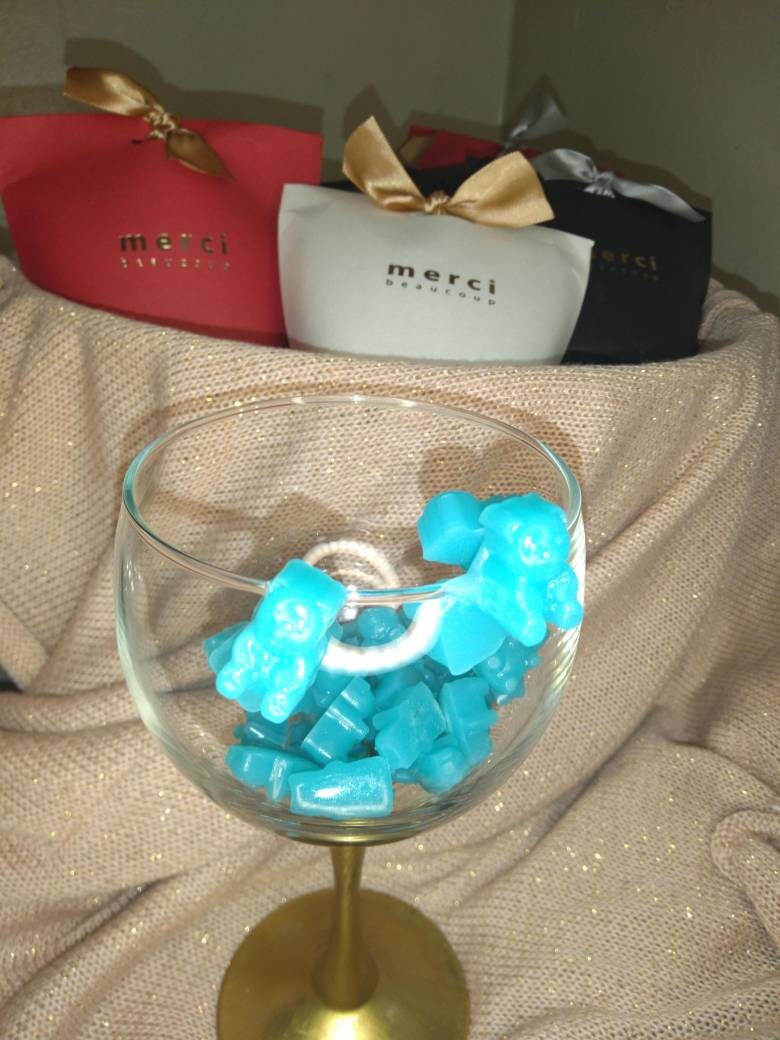 Sour blue raspberry lemonade wine infused gummy bears