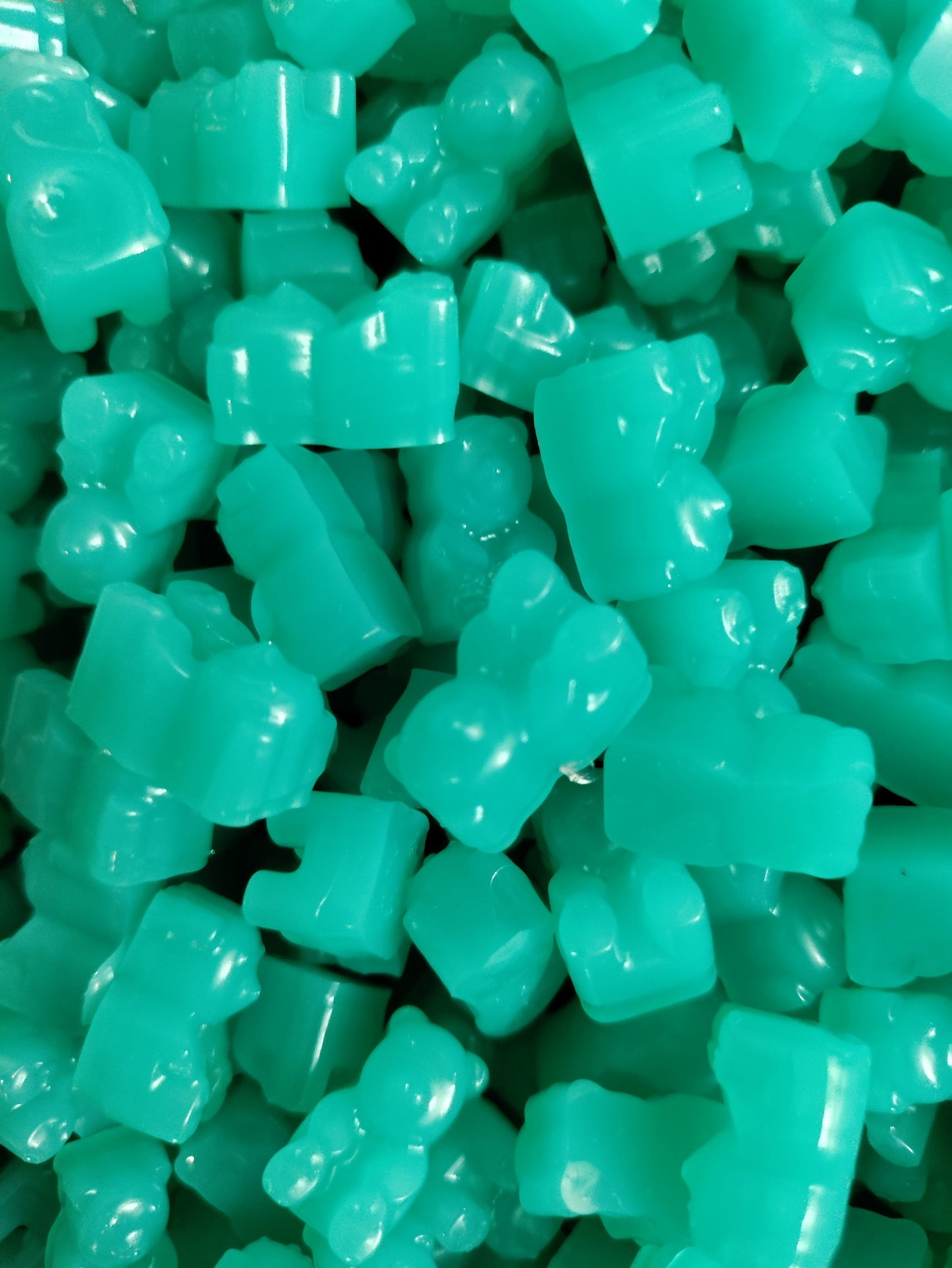 Sour blue raspberry lemonade wine infused gummy bears